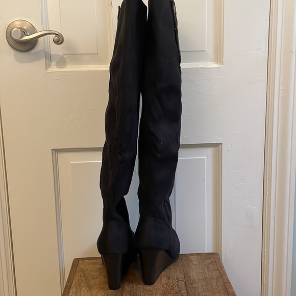 A’Mano-Comet suede black over the knee boots with 3 inch heels. Size 6 - Picture 5 of 6